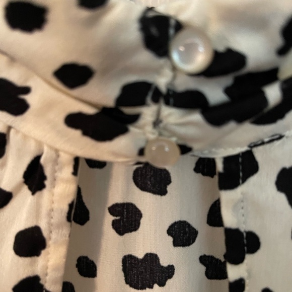 Rabbit Rose Dalmatian print cropped high neck open back blouse - Picture 7 of 11